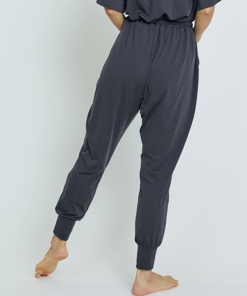 Julier Yoga and Relax（ジュリエヨガアンドリラックス）の「Julier (定番)ライトプライムギャザーパンツ（その他パンツ・レディース・ネイビー/チャコール/ブラック・2/1/0）」の15枚目の写真