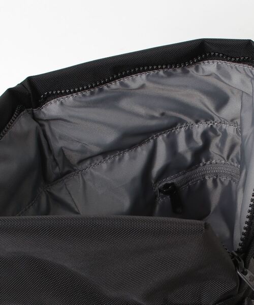 THE NORTH FACE(ザノースフェイス)の「ザ ノース フェイス THE NORTH FACE PYRENEES SHOULDER L ピレネーショルダーL(ショルダーバッグ・メンズ・その他・ONE SIZE)」の4枚目の写真