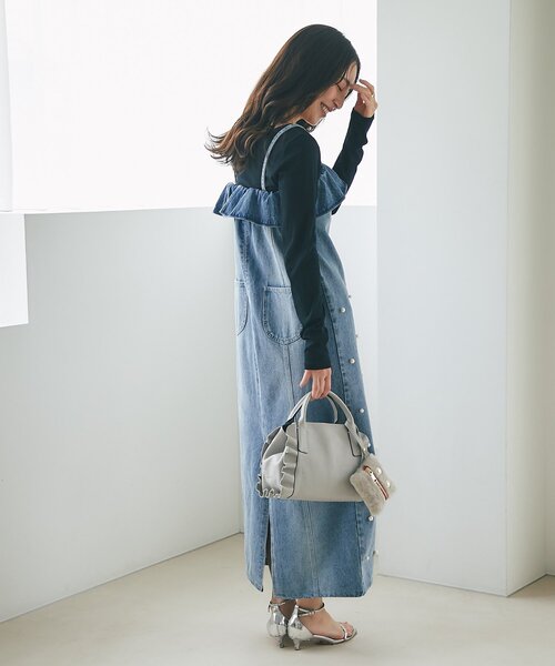 La boutique BonBon（ラブティックボンボン）の「パール付きデニムキャミワンピース（ワンピース・レディース・サックスブルー/ネイビー・36/38/PS）」の5枚目の写真