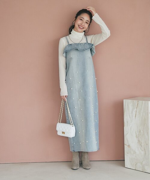 La boutique BonBon（ラブティックボンボン）の「パール付きデニムキャミワンピース（ワンピース・レディース・サックスブルー/ネイビー・36/38/PS）」の11枚目の写真