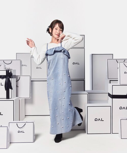 La boutique BonBon（ラブティックボンボン）の「パール付きデニムキャミワンピース（ワンピース・レディース・サックスブルー/ネイビー・36/38/PS）」の19枚目の写真