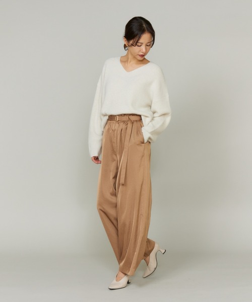 INED(イネド)の「スパンコールVネックニットプルオーバー(ニット/セーター・レディース・カーキ/オフホワイト/ネイビー・フリー)」の9枚目の写真
