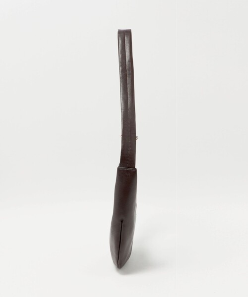 BEAUTY&YOUTH UNITED ARROWS（ビューティーアンドユースユナイテッドアローズ）の「レザー ムーン ショルダー バッグ（ショルダーバッグ・メンズ・ブラック/ダークブラウン・FREE）」の4枚目の写真