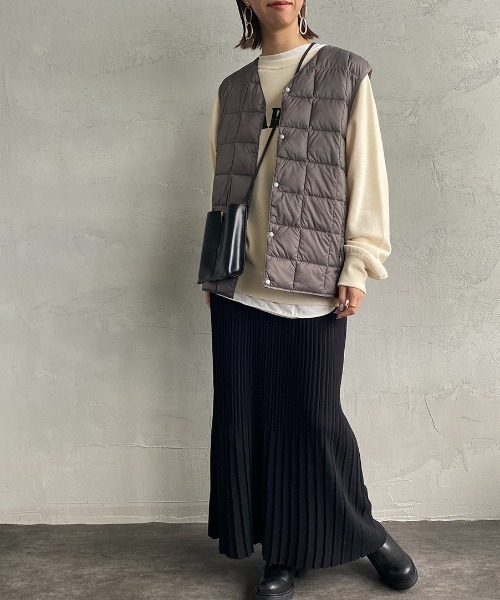 TAION（タイオン）の「【WEB限定】[TAION/タイオン] Vネック インナーダウンベスト（ダウンベスト・レディース・オリーブ/ブラック/カーキ/ライトグレー/グレー・L/M/XL）」の4枚目の写真