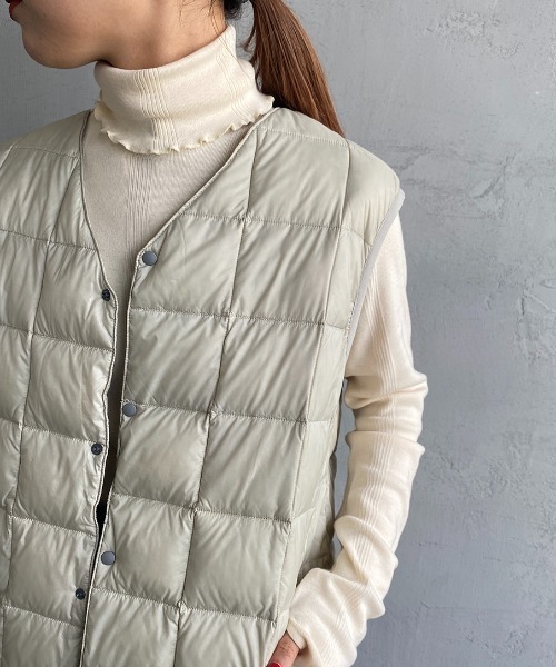 TAION（タイオン）の「【WEB限定】[TAION/タイオン] Vネック インナーダウンベスト（ダウンベスト・レディース・オリーブ/ブラック/カーキ/ライトグレー/グレー・L/M/XL）」の14枚目の写真