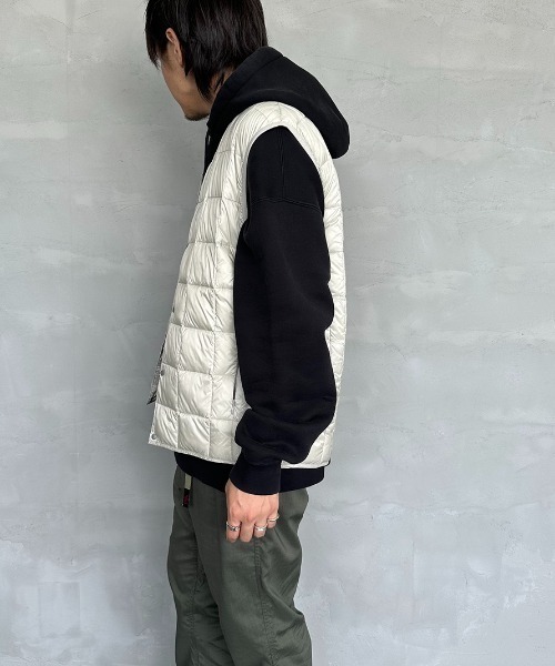 TAION（タイオン）の「【WEB限定】[TAION/タイオン] Vネック インナーダウンベスト（ダウンベスト・レディース・オリーブ/ブラック/カーキ/ライトグレー/グレー・L/M/XL）」の17枚目の写真