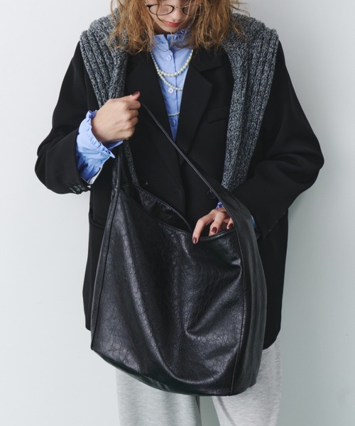 bita.(ビタ)の「ヴィンテージ風フェイクレザーワンハンドルビッグショルダーバック(ショルダーバッグ・レディース・ピンク/ブラック/アイボリー・FREE)」の18枚目の写真