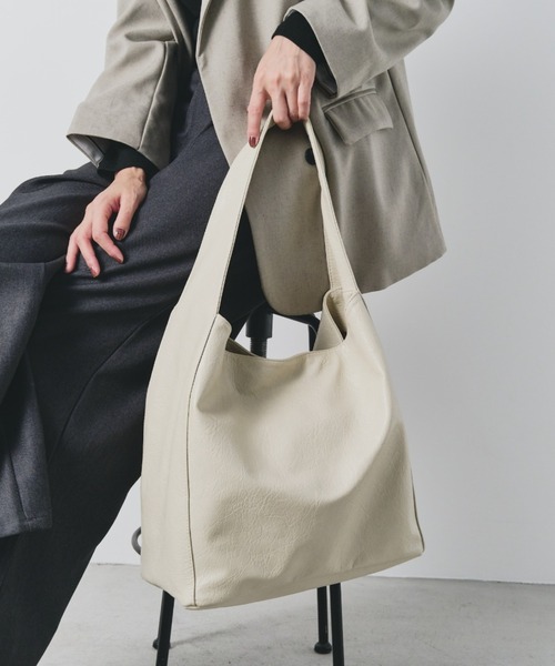 bita.(ビタ)の「ヴィンテージ風フェイクレザーワンハンドルビッグショルダーバック(ショルダーバッグ・レディース・ピンク/ブラック/アイボリー・FREE)」の10枚目の写真