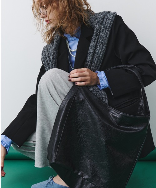 bita.(ビタ)の「ヴィンテージ風フェイクレザーワンハンドルビッグショルダーバック(ショルダーバッグ・レディース・ピンク/ブラック/アイボリー・FREE)」の16枚目の写真