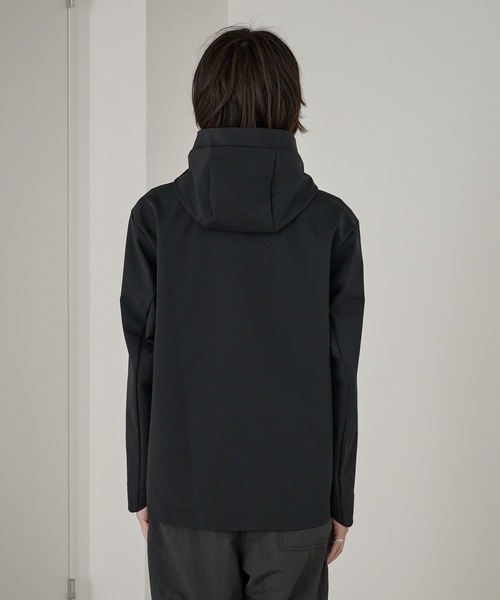 DESCENTE ALLTERRAIN（デサント　オルテライン）の「DESCENTE ALLTERRAIN/デサントオルテライン SOFT SHELL JACKET ジャケット（ナイロンジャケット・メンズ・ブラック・O/L/M）」の18枚目の写真