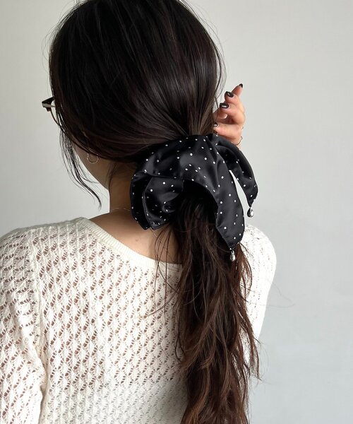 CAPRICIEUX LE'MAGE（カプリシューレマージュ）の「〈GOLDY/ゴールディ〉ドットフレアシュシュ（シュシュ・レディース・ブラック/ホワイト・FREE）」の6枚目の写真