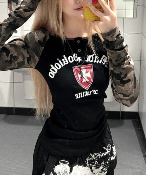 MEMECLE(メメクル)の「【 MEMECLE / メメクル 】Y2K カモ ラグラン ロングスリーブ トップス(Tシャツ/カットソー・レディース・ブラック/ホワイト/グレー・FREE)」の8枚目の写真