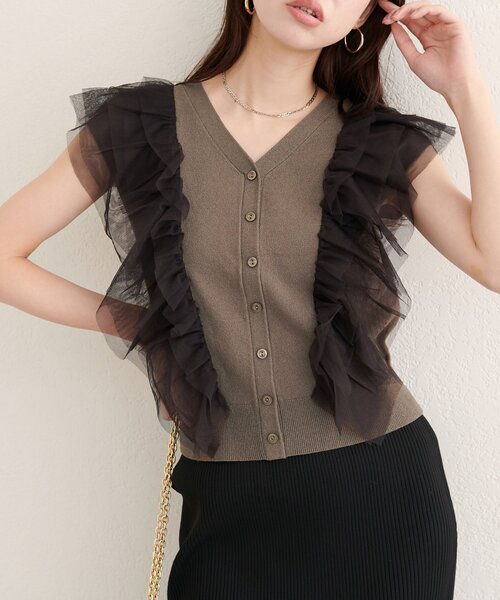 natural couture(ナチュラルクチュール)の「【WEB限定】チュールフリルニットベスト(ベスト・レディース・ベージュ/チャコールグレー/オフホワイト/ブラック・FREE)」の3枚目の写真