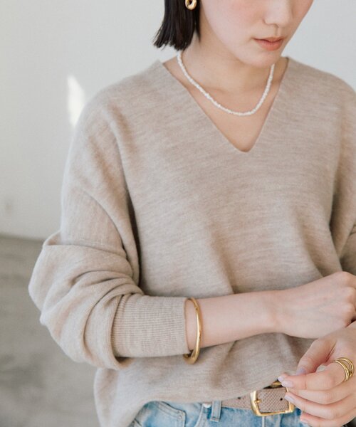 RIVE DROITE(リヴドロワ)の「【リバイバル/新色追加/7色展開】ウール100NEWバックボリュームニット(ニット/セーター・レディース・チャコールグレー/オフホワイト/ブラウン/ミント/バーガンディー/グレイッシュベージュ/ブルー/ベージュ・FREE)」の4枚目の写真