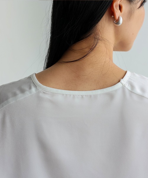 No Rule No Line（ノール－ルノーライン）の「サテン×チュール 異素材切替ブラウス（Tシャツ/カットソー・レディース・ホワイト/ブラック・FREE）」の4枚目の写真