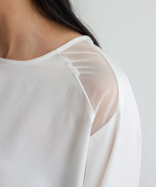 No Rule No Line（ノール－ルノーライン）の「サテン×チュール 異素材切替ブラウス（Tシャツ/カットソー・レディース・ホワイト/ブラック・FREE）」の5枚目の写真