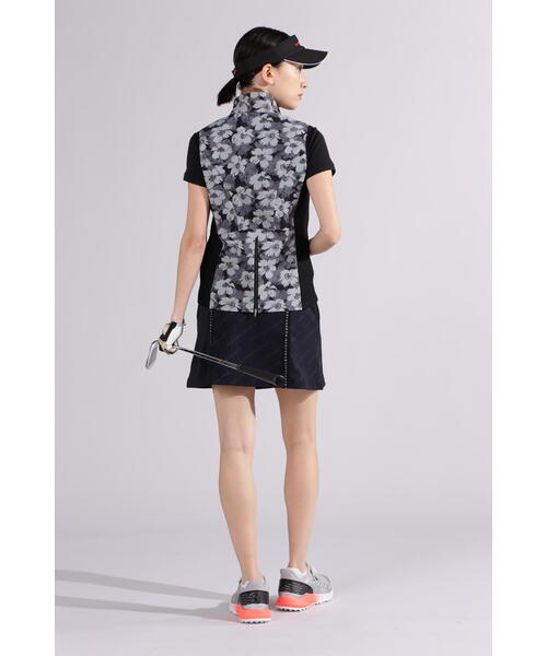 New Balance Golf(ニューバランスゴルフ)の「【new balance golf】【直営店舗限定】ハイビスカス総柄 フルジップ ベスト (WOMENS)(ベスト・レディース・ベージュ/ブラック・SMALL/MEDIUM)」の3枚目の写真