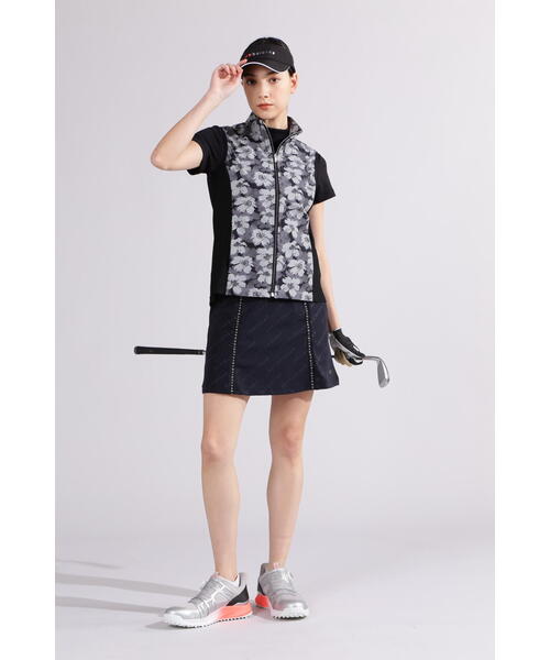 New Balance Golf(ニューバランスゴルフ)の「【new balance golf】【直営店舗限定】ハイビスカス総柄 フルジップ ベスト (WOMENS)(ベスト・レディース・ベージュ/ブラック・SMALL/MEDIUM)」の4枚目の写真