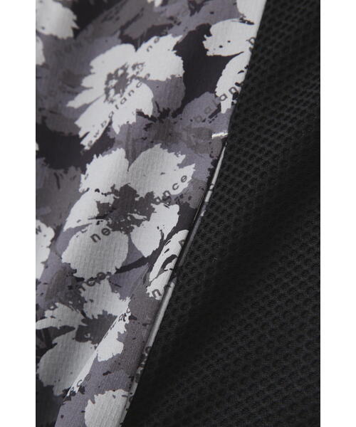 New Balance Golf(ニューバランスゴルフ)の「【new balance golf】【直営店舗限定】ハイビスカス総柄 フルジップ ベスト (WOMENS)(ベスト・レディース・ベージュ/ブラック・SMALL/MEDIUM)」の15枚目の写真