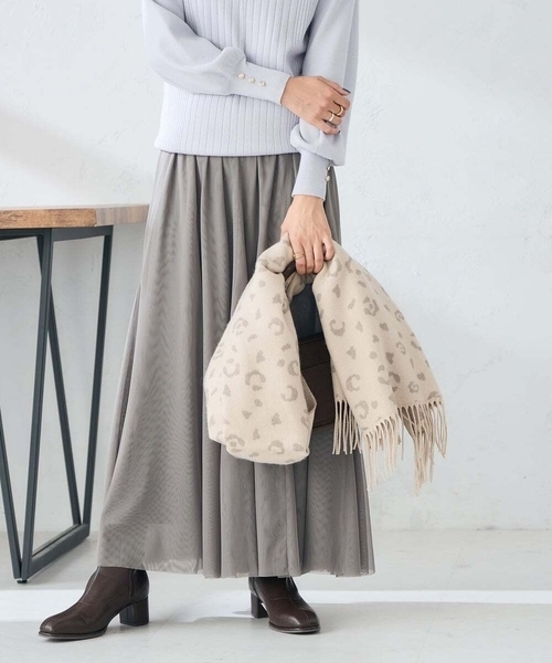 a.v.v（アーヴェヴェ）の「レオパードストール（ストール/ショール・レディース・ベージュ/ライトグレー・38）」の3枚目の写真