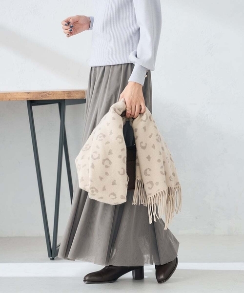 a.v.v（アーヴェヴェ）の「レオパードストール（ストール/ショール・レディース・ベージュ/ライトグレー・38）」の4枚目の写真