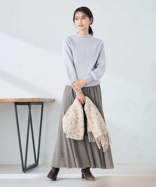 a.v.v（アーヴェヴェ）の「レオパードストール（ストール/ショール・レディース・ベージュ/ライトグレー・38）」の6枚目の写真