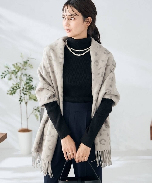 a.v.v（アーヴェヴェ）の「レオパードストール（ストール/ショール・レディース・ベージュ/ライトグレー・38）」の11枚目の写真