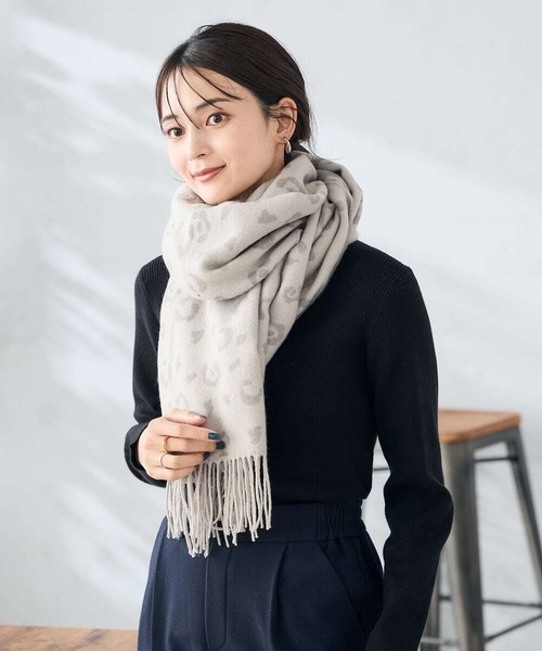 a.v.v（アーヴェヴェ）の「レオパードストール（ストール/ショール・レディース・ベージュ/ライトグレー・38）」の12枚目の写真