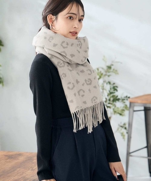 a.v.v（アーヴェヴェ）の「レオパードストール（ストール/ショール・レディース・ベージュ/ライトグレー・38）」の13枚目の写真