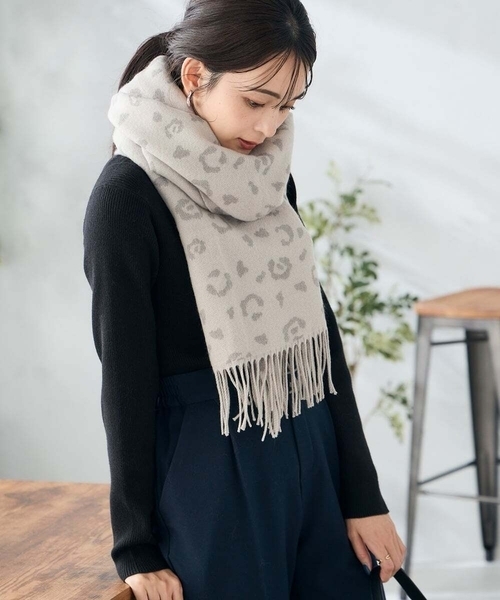 a.v.v（アーヴェヴェ）の「レオパードストール（ストール/ショール・レディース・ベージュ/ライトグレー・38）」の14枚目の写真