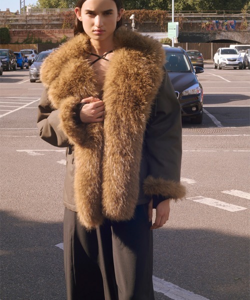 TELOPLAN(テーロプラン)の「【TELOPLAN】Isobel Fur Coat / イソベルファーコート(ブルゾン・レディース・グレー/ベージュ・ONE SIZE)」の2枚目の写真