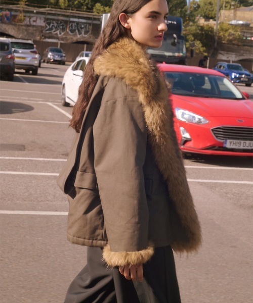 TELOPLAN(テーロプラン)の「【TELOPLAN】Isobel Fur Coat / イソベルファーコート(ブルゾン・レディース・グレー/ベージュ・ONE SIZE)」の3枚目の写真