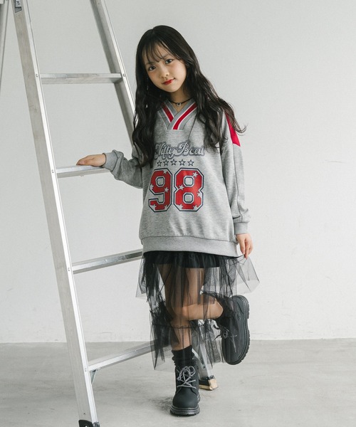 URBAN CHERRY(アーバンチェリー)の「【U.TRACK/ユードットトラック】オーバーサイズVネックロゴトップス(スウェット・キッズ・グレー/ネイビー・110cm/120cm/130cm/150cm/140cm)」の18枚目の写真