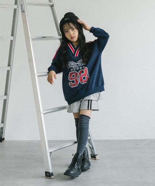 URBAN CHERRY(アーバンチェリー)の「【U.TRACK/ユードットトラック】オーバーサイズVネックロゴトップス(スウェット・キッズ・グレー/ネイビー・110cm/120cm/130cm/150cm/140cm)」の9枚目の写真