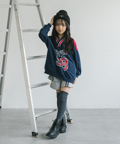 URBAN CHERRY(アーバンチェリー)の「【U.TRACK/ユードットトラック】オーバーサイズVネックロゴトップス(スウェット・キッズ・グレー/ネイビー・110cm/120cm/130cm/150cm/140cm)」の8枚目の写真
