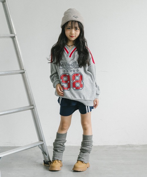 URBAN CHERRY(アーバンチェリー)の「【U.TRACK/ユードットトラック】オーバーサイズVネックロゴトップス(スウェット・キッズ・グレー/ネイビー・110cm/120cm/130cm/150cm/140cm)」の16枚目の写真