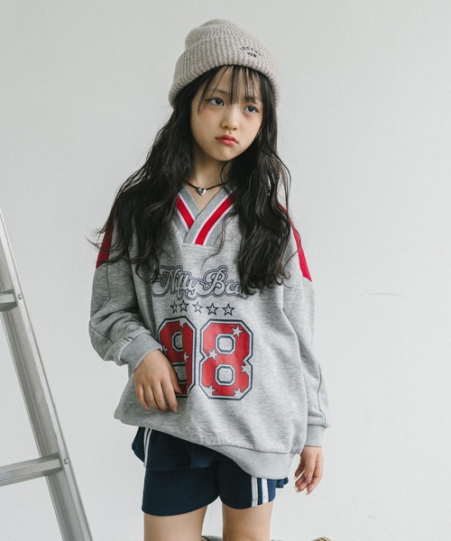 URBAN CHERRY(アーバンチェリー)の「【U.TRACK/ユードットトラック】オーバーサイズVネックロゴトップス(スウェット・キッズ・グレー/ネイビー・110cm/120cm/130cm/150cm/140cm)」の13枚目の写真