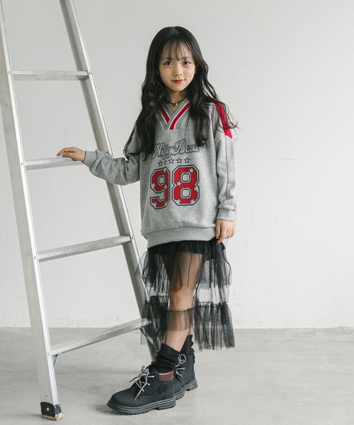 URBAN CHERRY(アーバンチェリー)の「【U.TRACK/ユードットトラック】オーバーサイズVネックロゴトップス(スウェット・キッズ・グレー/ネイビー・110cm/120cm/130cm/150cm/140cm)」の19枚目の写真