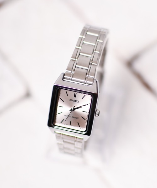 CASIO(カシオ)の「【RES】【CASIO(カシオ)】クラシックメタルスクエア(アナログ腕時計・レディース・シルバー系その他/シルバー/ブルー/ブラック系その他/ピンク/ブラック・FREE)」の4枚目の写真