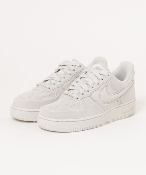 NIKE(ナイキ)の「ナイキ エア フォース 1 '07 ウィメンズシューズ / Nike Air Force 1 '07 Women's Shoes HV4406-001 Light Bone(スニーカー・レディース・オフホワイト・23/22.5/22/26/25.5/25/24.5/24/23.5)」の7枚目の写真
