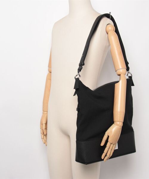 Maison Margiela（メゾンマルジェラ）の「Maison Margiela / メゾン マルジェラ：5AC HOBO MEDIUM：SB1WG0043-P4348[RIP]（ショルダーバッグ・メンズ・ブラック・FREE）」の5枚目の写真