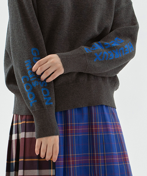 セール】袖ロゴオーバーサイズスエット風ニット（ニット/セーター