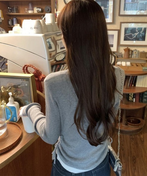 Ritzy(リッツィー)の「フェイクレイヤード配色 サイドシャーリング Uネックニット(ニット/セーター・レディース・ベージュ/モカ/グレー・FREE)」の7枚目の写真