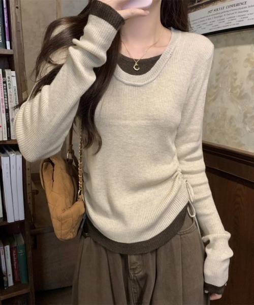 Ritzy(リッツィー)の「フェイクレイヤード配色 サイドシャーリング Uネックニット(ニット/セーター・レディース・ベージュ/モカ/グレー・FREE)」の12枚目の写真