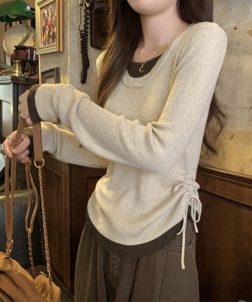 Ritzy(リッツィー)の「フェイクレイヤード配色 サイドシャーリング Uネックニット(ニット/セーター・レディース・ベージュ/モカ/グレー・FREE)」の15枚目の写真