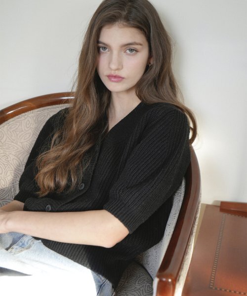 V-neck Shirring Half Knit Cardigan (Black)