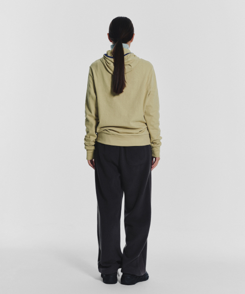 MENASOO(ミナス)の「MNS Track Binding High Neck Hoodie_Olive(パーカー・レディース・オリーブ・2/1)」の9枚目の写真