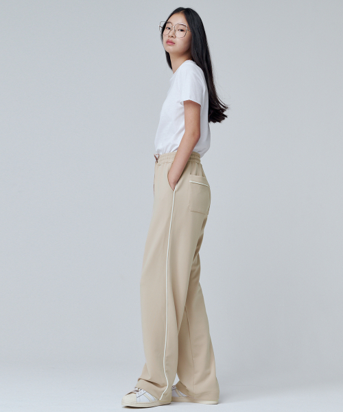 MALOUPE(マロップ)の「2151 リラックスドバンディングワイドパンツ(ベージュ)(その他パンツ・レディース・ベージュ・SMALL/MEDIUM)」の1枚目の写真