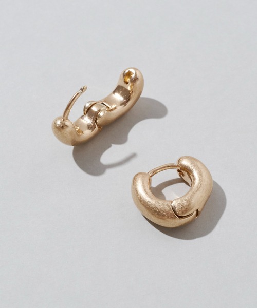 GOLDY(ゴールディ)の「ニュアンス ビーンズ フープ ワンタッチ ピアス(ピアス(両耳用)・レディース・ゴールド/シルバー系その他/ゴールド系その他/シルバー・FREE)」の13枚目の写真