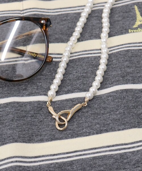 fredy emue(フレディエミュ)の「フロントメタルフックパールネックレス(ネックレス・レディース・シルバー/ゴールド・FREE)」の2枚目の写真